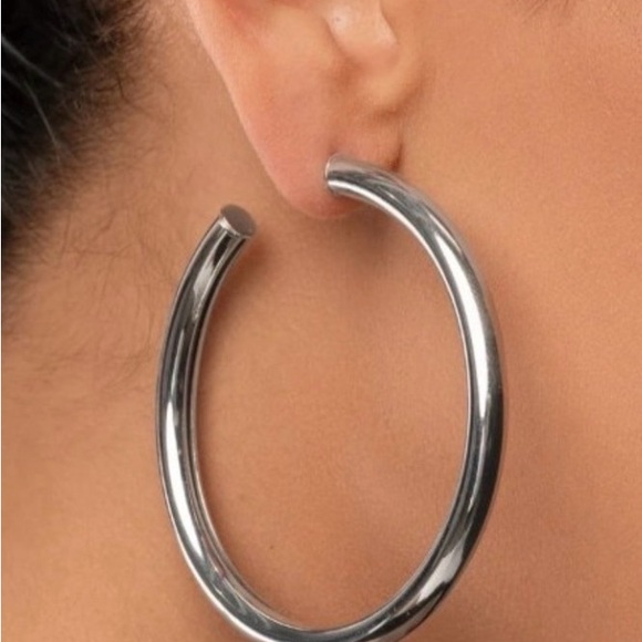 paparazzi Jewelry - Paparazzi Elegant Silver Hoop Earrings